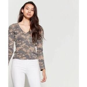 Tresics Multi-Tone Green Camo Long Sleeve V-Neck Shirt Women's Size Large